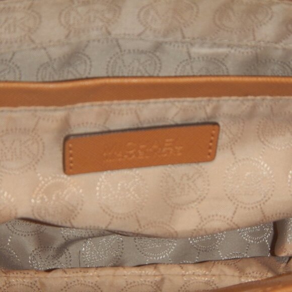 Michael Kors Canvas Signature Shoulder Bag. - Picture 4 of 11
